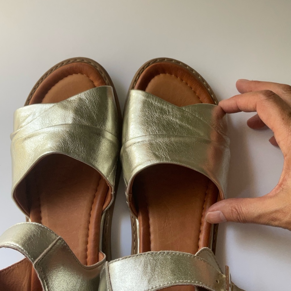 MIZ MOOZ Gold Metallic Leather Sandals size 42 - Picture 8 of 8
